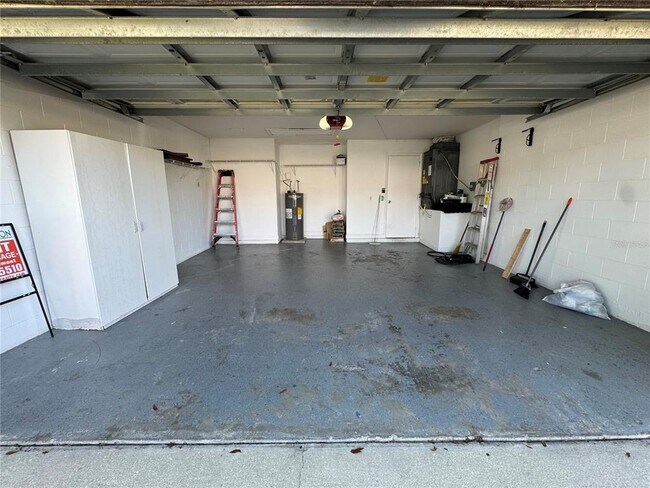 Building Photo - 14940 Day Lily Ct