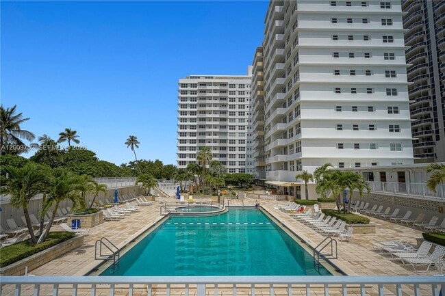 Building Photo - 4747 Collins Ave