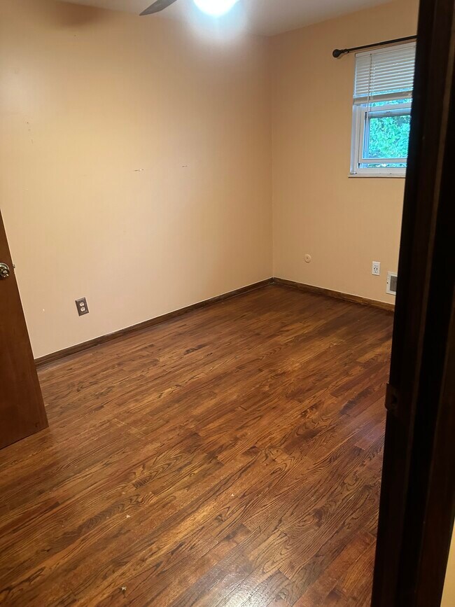 Building Photo - 5720 Beechcroft Rd