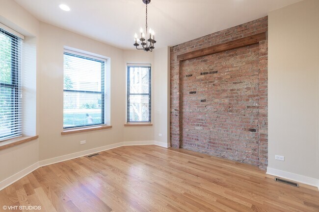 Building Photo - 120 E 57th St