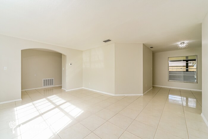 Building Photo - 2315 Bay Leaf Dr