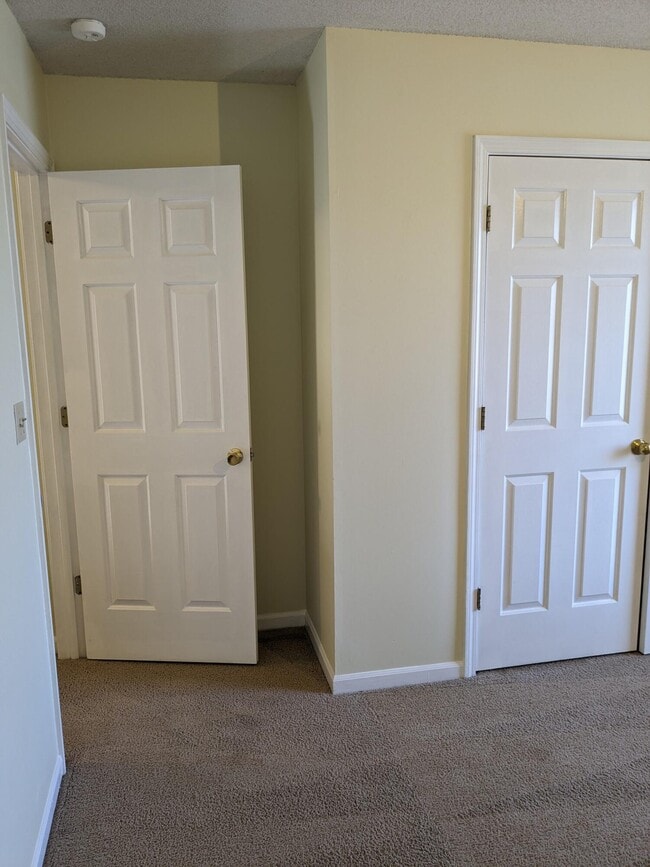 Building Photo - 2411 Carnation Dr