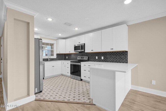 Building Photo - 1365 Capri Dr