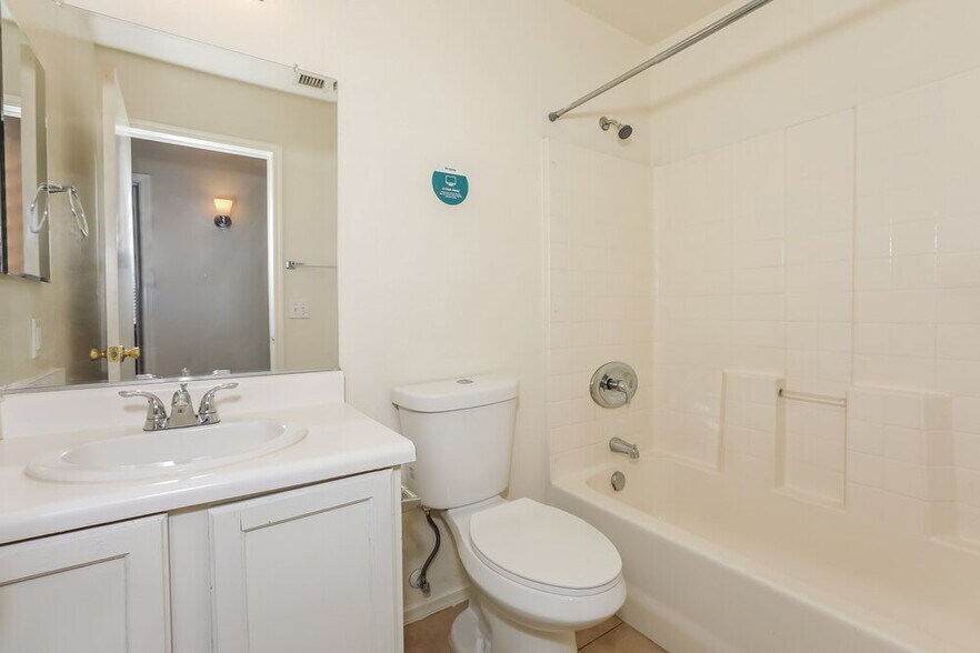 Building Photo - 6418 W Preston Ln