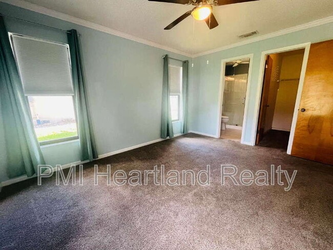 Building Photo - 156 Parkview Cir W