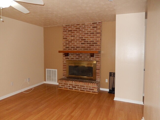 Building Photo - 4321 Snoopy Ln