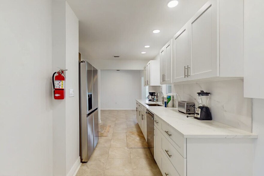 Building Photo - 3903 Cape Vista Dr