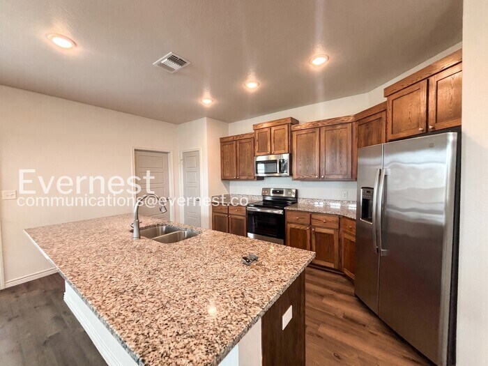 Building Photo - 870 Freedom Cir