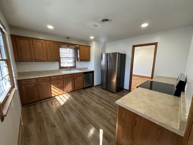 Building Photo - 308 W 33rd St