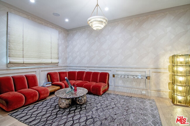Building Photo - 418 N Poinsettia Pl
