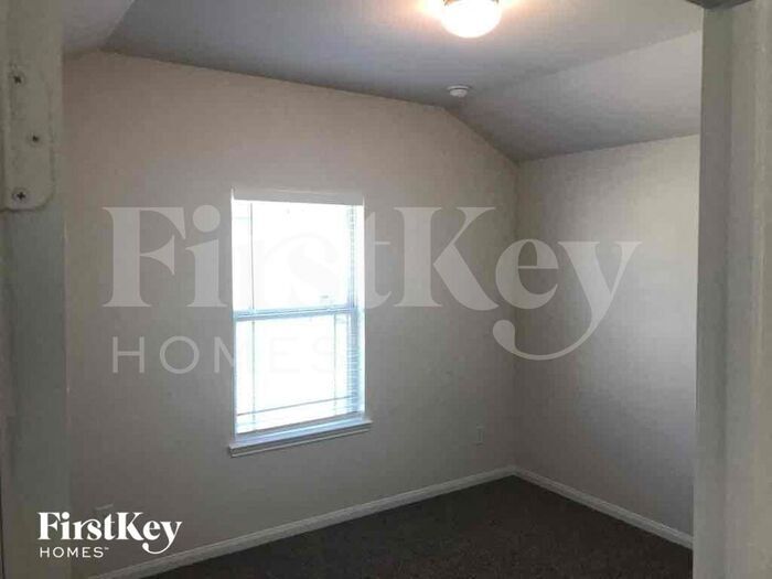 Building Photo - 6630 Blimp Base Blvd