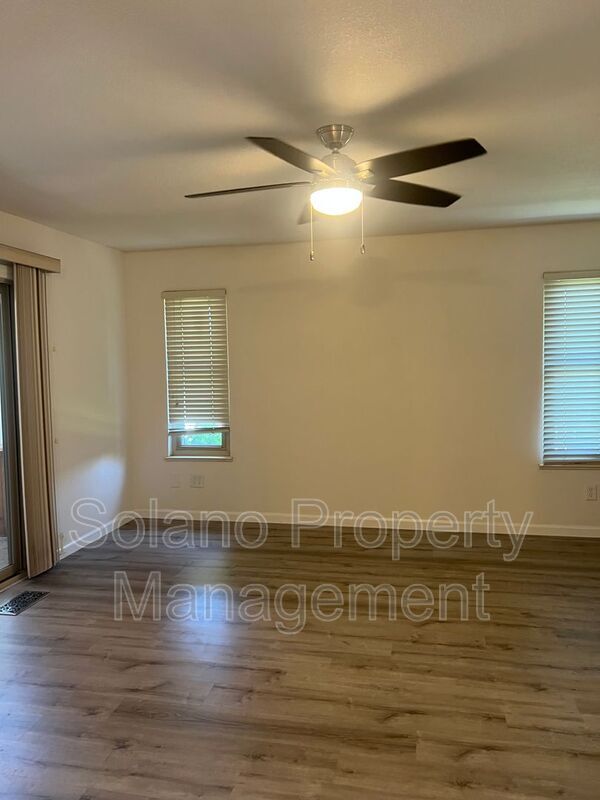 Building Photo - 142 Hillview Dr