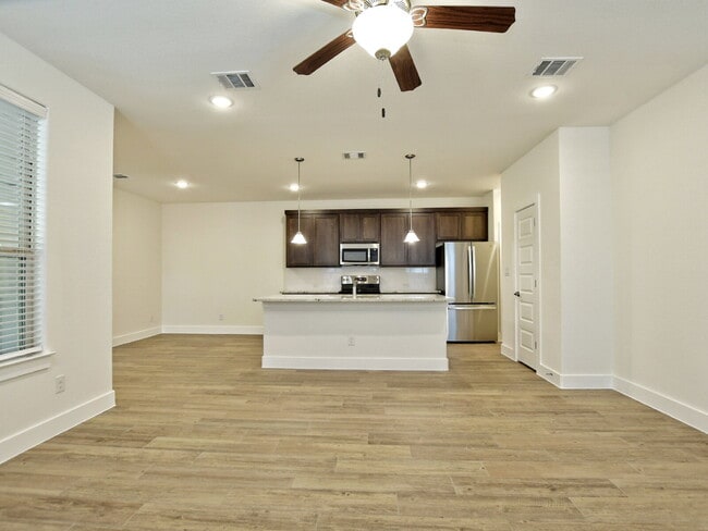 Building Photo - "Elegant 3-Bedroom Condo in Georgetown wit...
