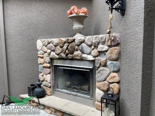 Building Photo - Executive Home in Gated Community Wildwings