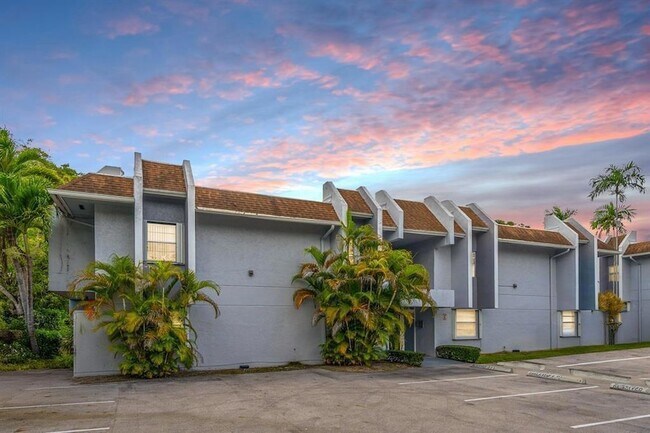 Building Photo - 9227 SW 87th Ave