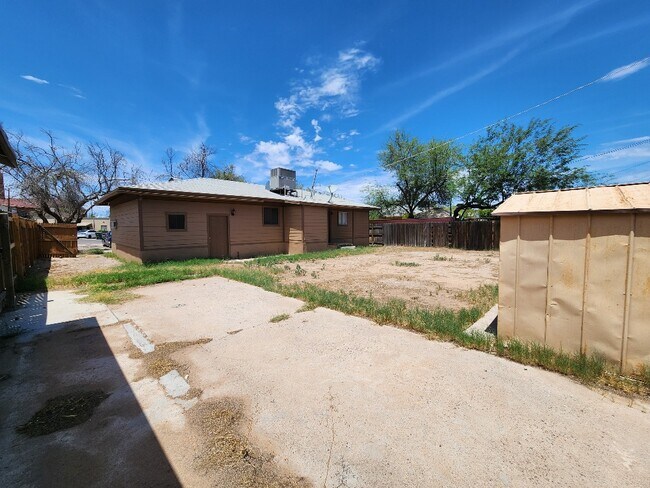 Building Photo - 216 N Casa Grande Ave