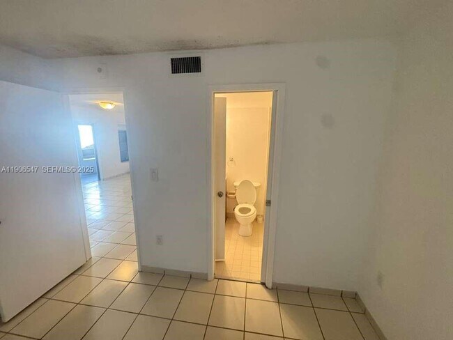 Building Photo - 9140 SW 123rd Ct