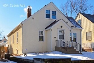 Building Photo - 654 Clear Ave E