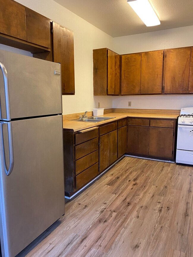 Building Photo - 461 W Colorado St