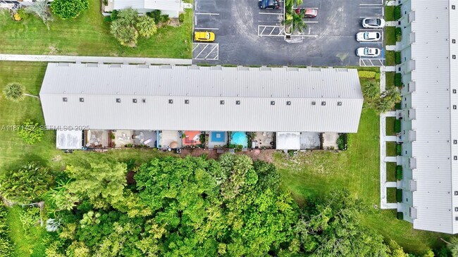 Building Photo - 9421 S Ocean Dr