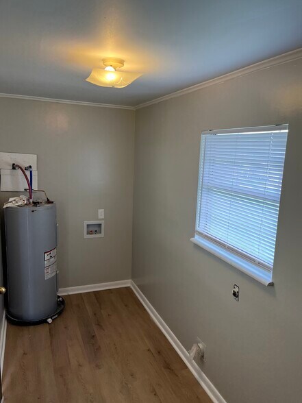 Laundry Room - 1031 W Vann Rd