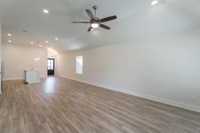 Building Photo - 10626 Whitejacket