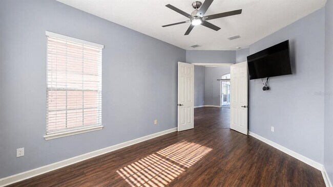 Building Photo - 439 Chelsea Ave