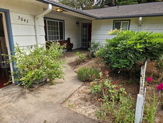 Building Photo - Beautiful 3BD/2BA Home In Hayden Bridge Area