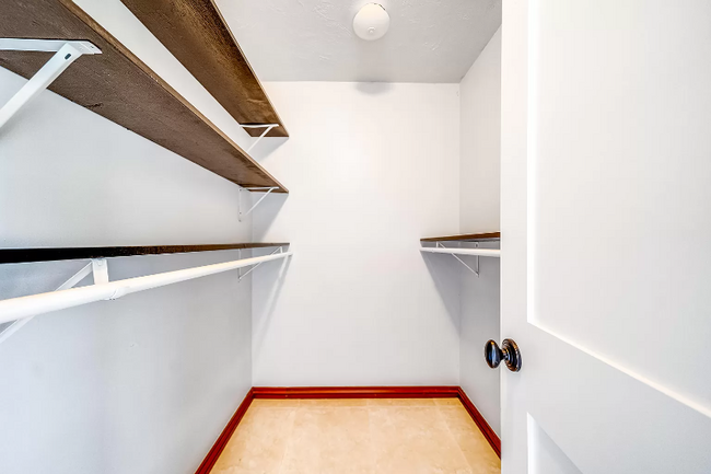 Building Photo - 421 49th St