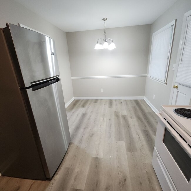 Building Photo - 2 Bedroom Townhouse Apartment FOR RENT in ...