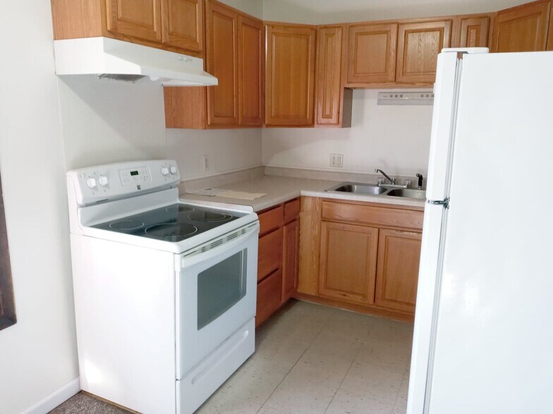 Building Photo - 2766 N Robinson Dr