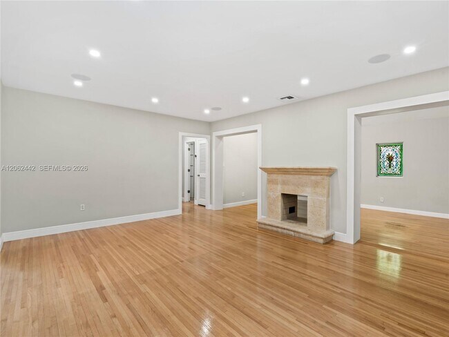 Building Photo - 680 NE 81st St