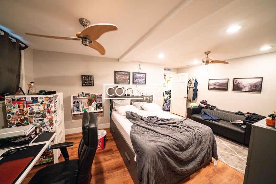 Building Photo - 154 Calumet St