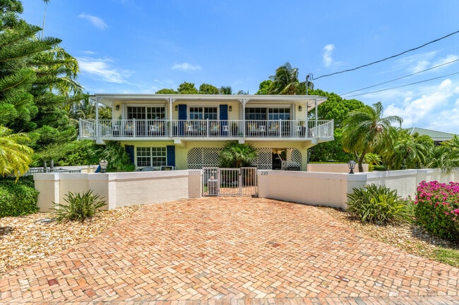 Building Photo - 235 W Seaview Cir