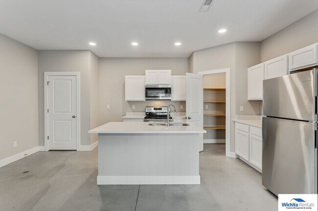 Building Photo - Mulvane duplex