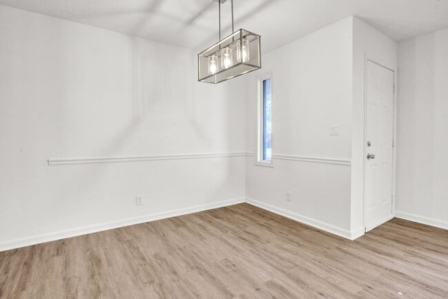 Building Photo - 1010 Mathews Ct