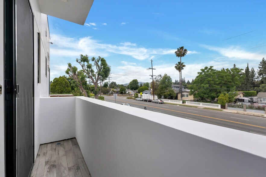Building Photo - 16510 San Fernando Mission Blvd