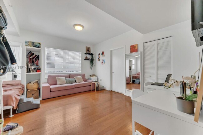 Building Photo - 1542 Drexel Ave