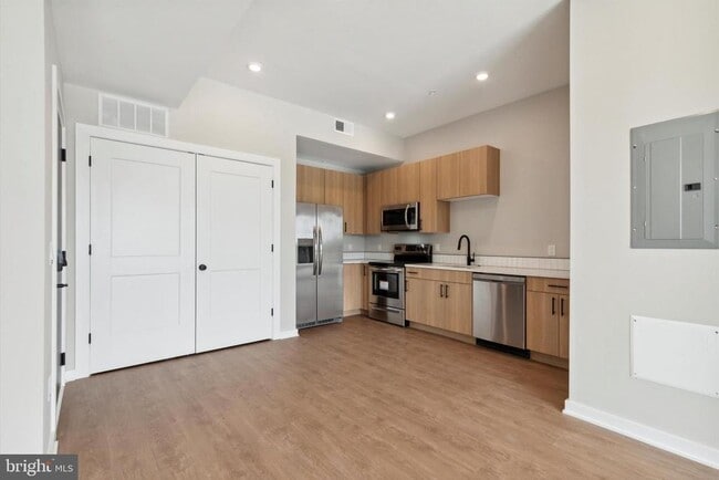 Building Photo - 308 W Chelten Ave