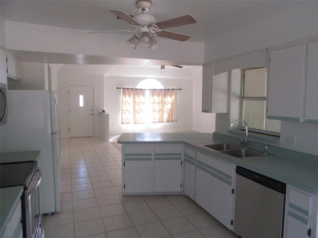 Building Photo - 23252 McQueeney Ave