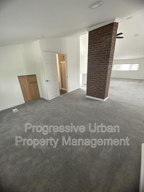Building Photo - 1337 W 106th St