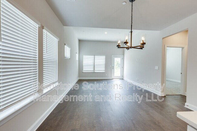 Building Photo - 204 Douglas Bend Rd
