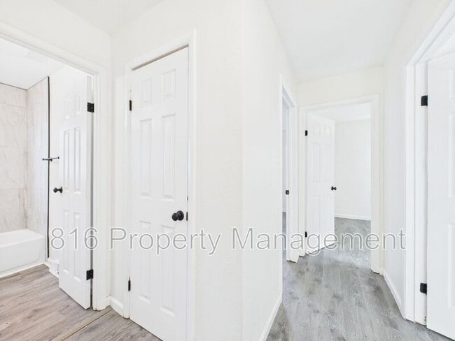 Building Photo - 8506 E 111 St