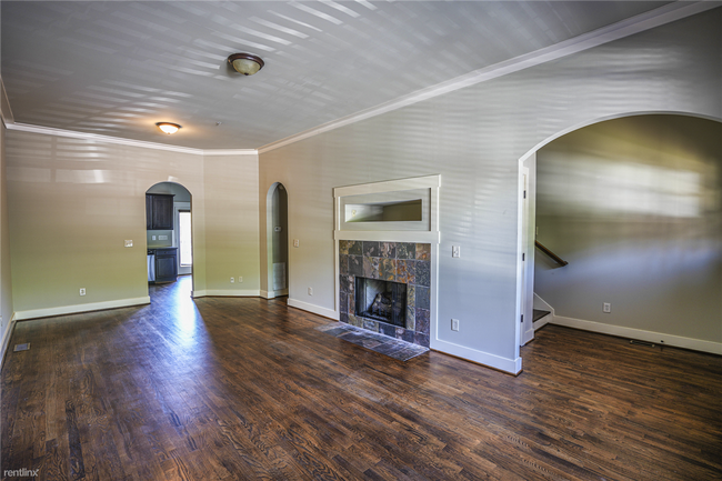 Building Photo - 3 br, 3.5 bath Townhome - 1304 Essex Manor...