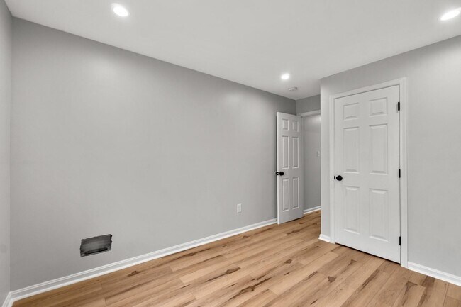 Building Photo - 2526 E Fayette St