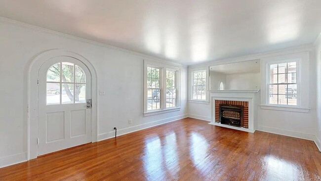 Building Photo - 2211 8th St