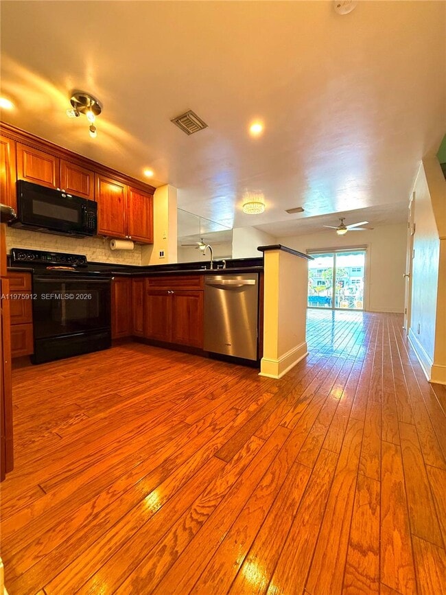 Building Photo - 2533 NE 15th St