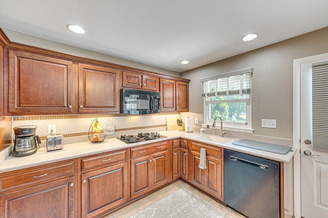 Building Photo - 114 S 36th St