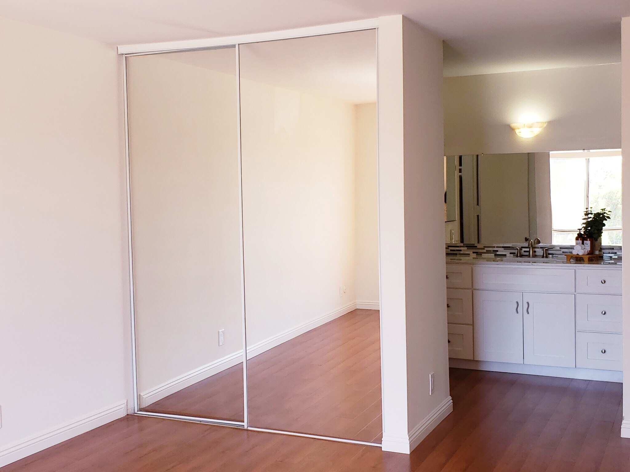 Building Photo - 6050 Canterbury Dr