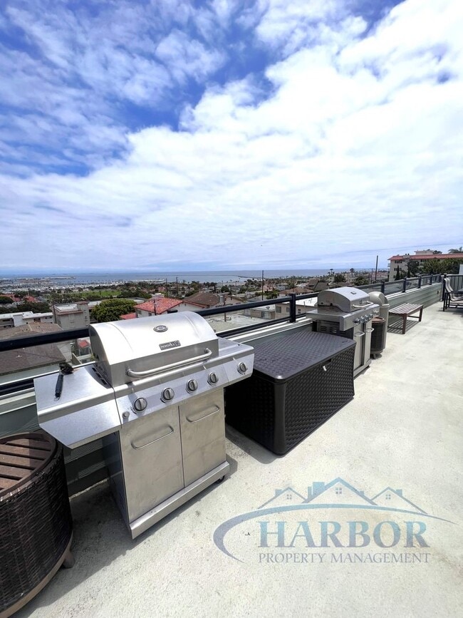 Building Photo - Spacious 2 Bedroom 1 Bathroom Upstairs Condo